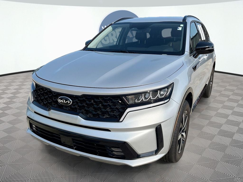 2021 Kia Sorento EX in Sparkling Silver — front three-quarter view